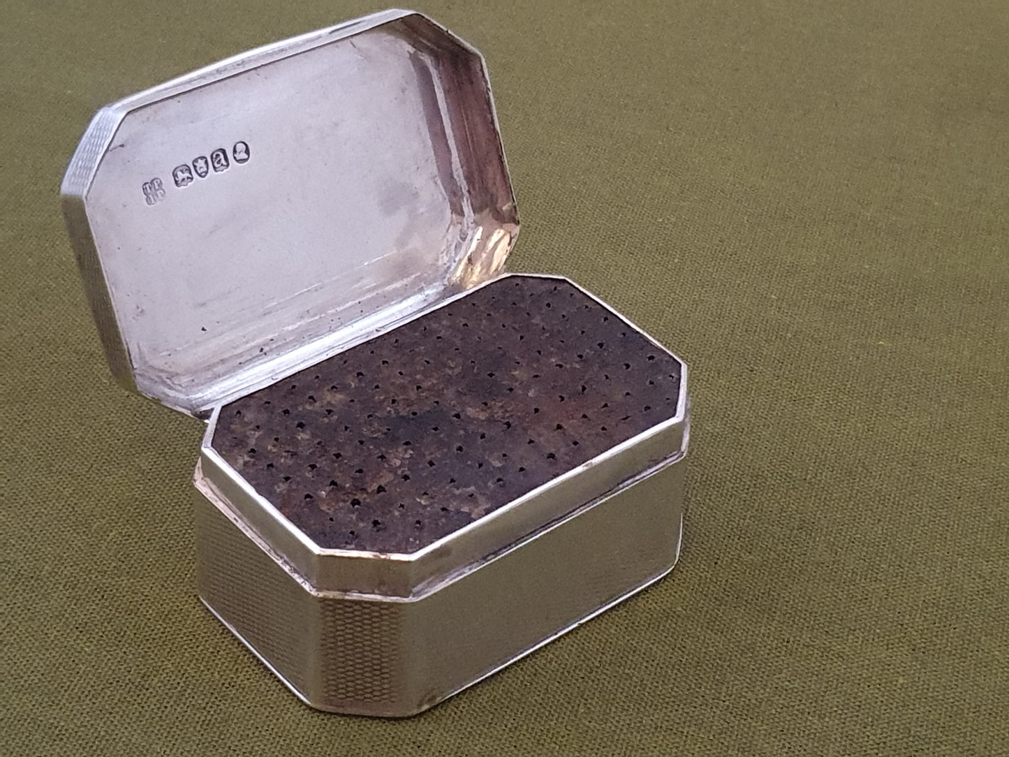 Superb Georgian Solid Silver Table Nutmeg Grater. Thomas & James Phipps. 1816.