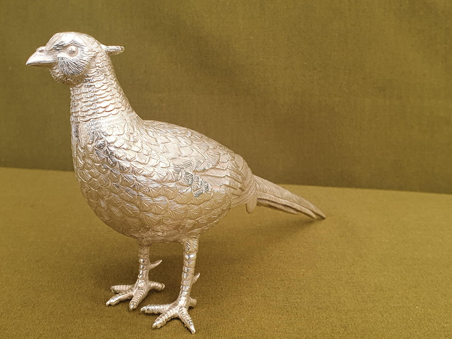 Solid silver pheasant. Cast, fine hand chased detail. 21 CM. 425 Grams.