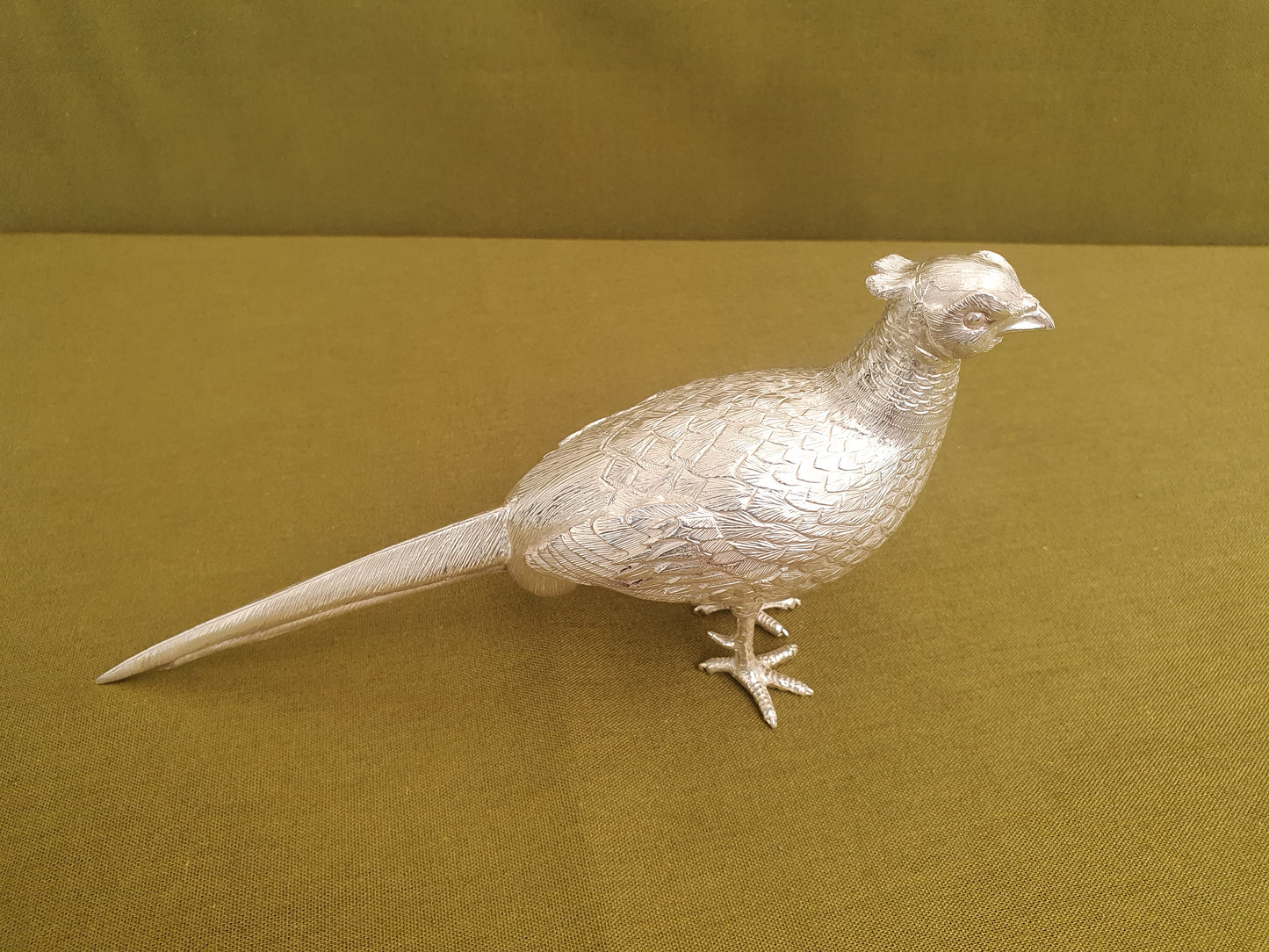 Solid silver pheasant. Cast, fine hand chased detail. 21 CM. 425 Grams.