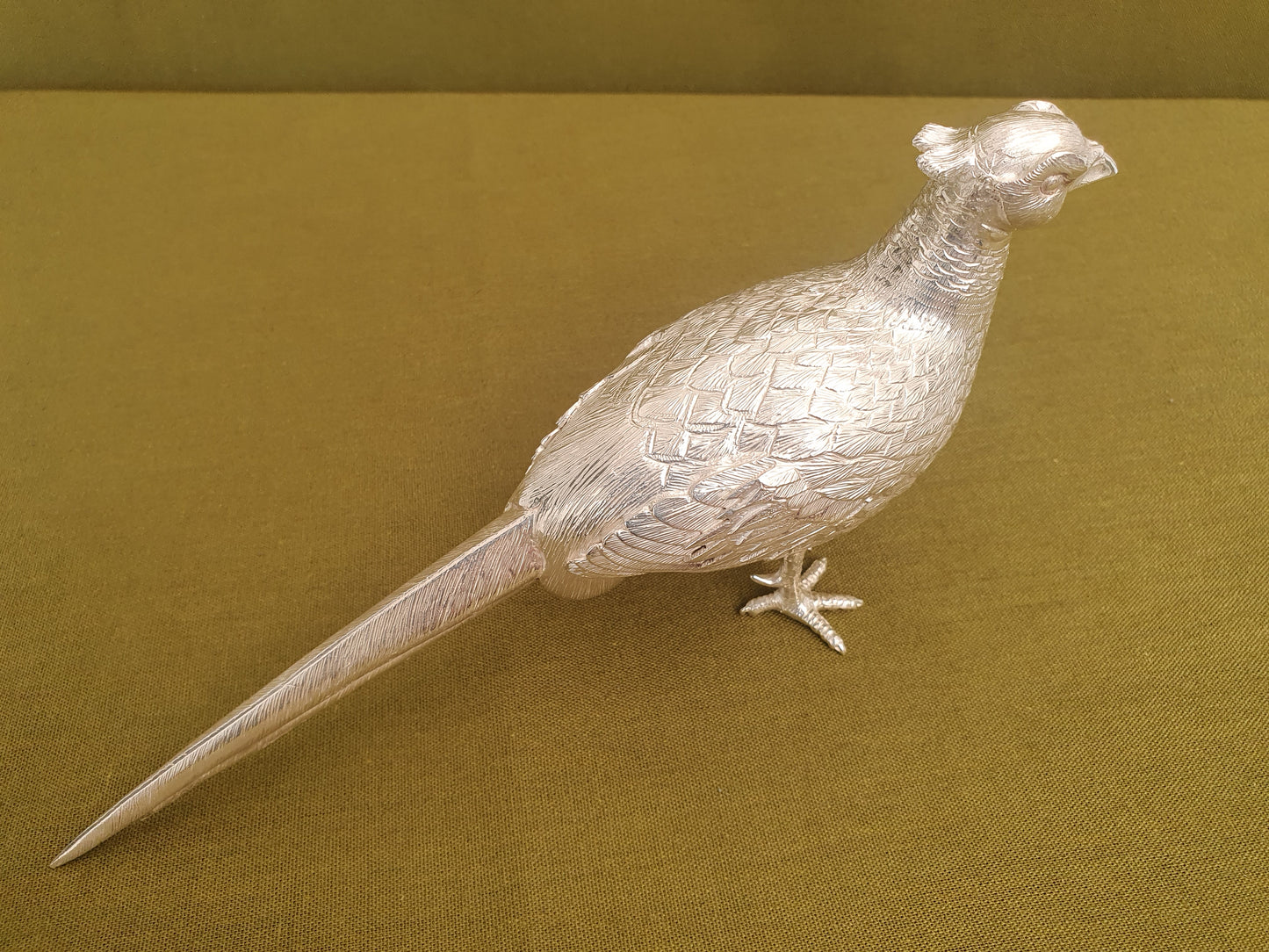 Solid silver pheasant. Cast, fine hand chased detail. 21 CM. 425 Grams.
