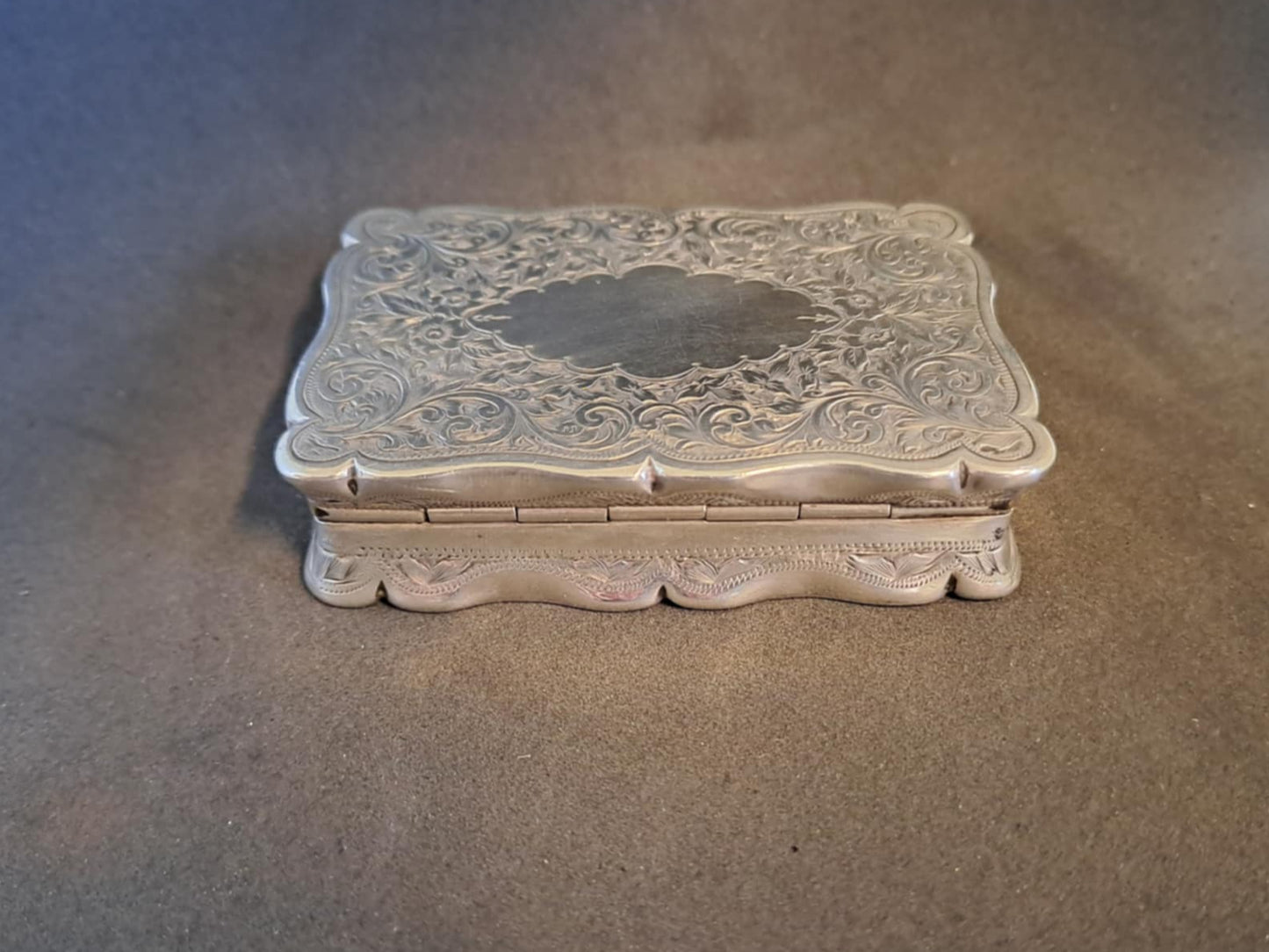 Solid Silver Snuff Box. Birmingham 1899. Rolason Brothers.