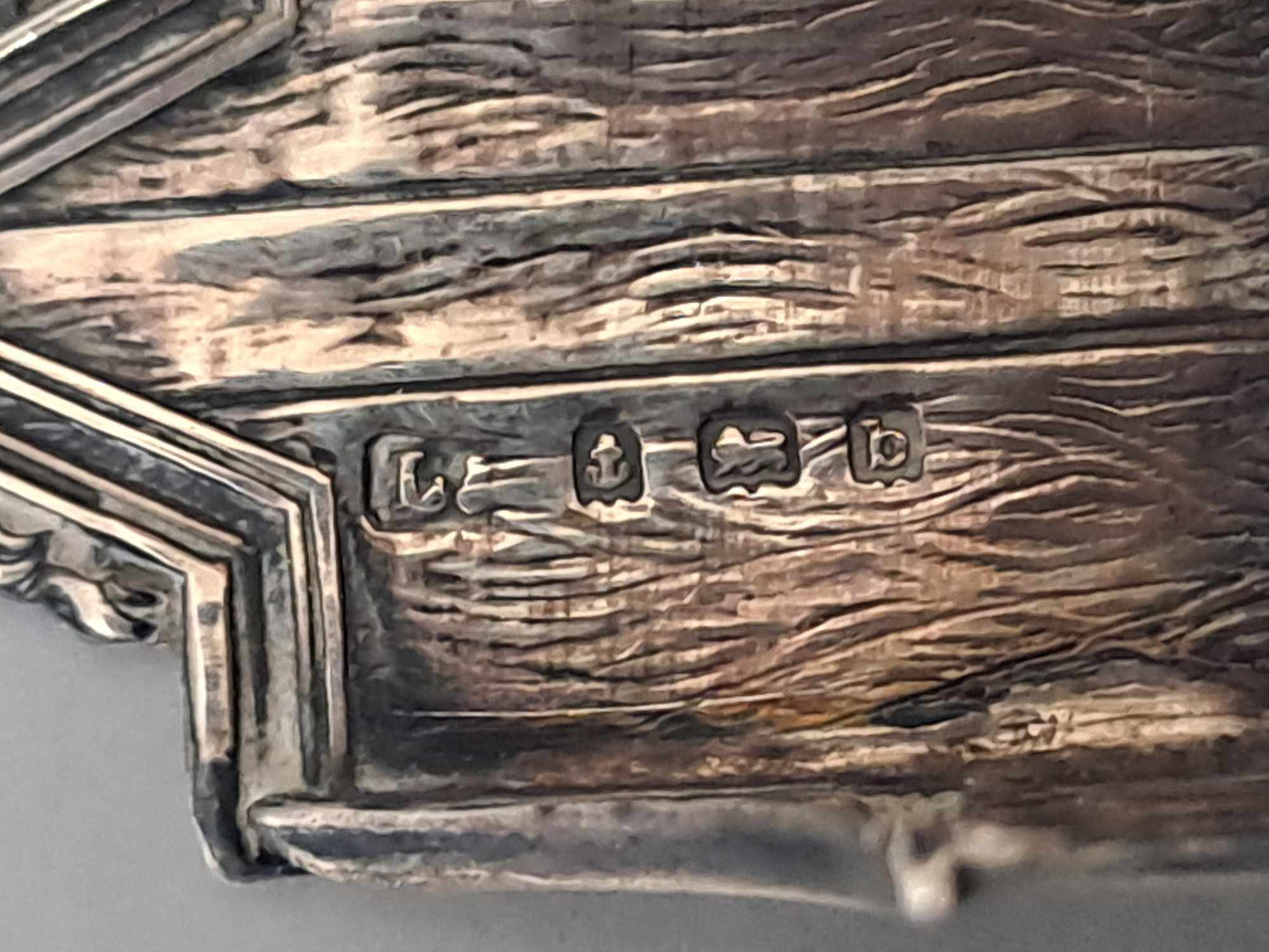 Solid silver throne pin cushion. Birmingham 1901. Levi & Salaman.