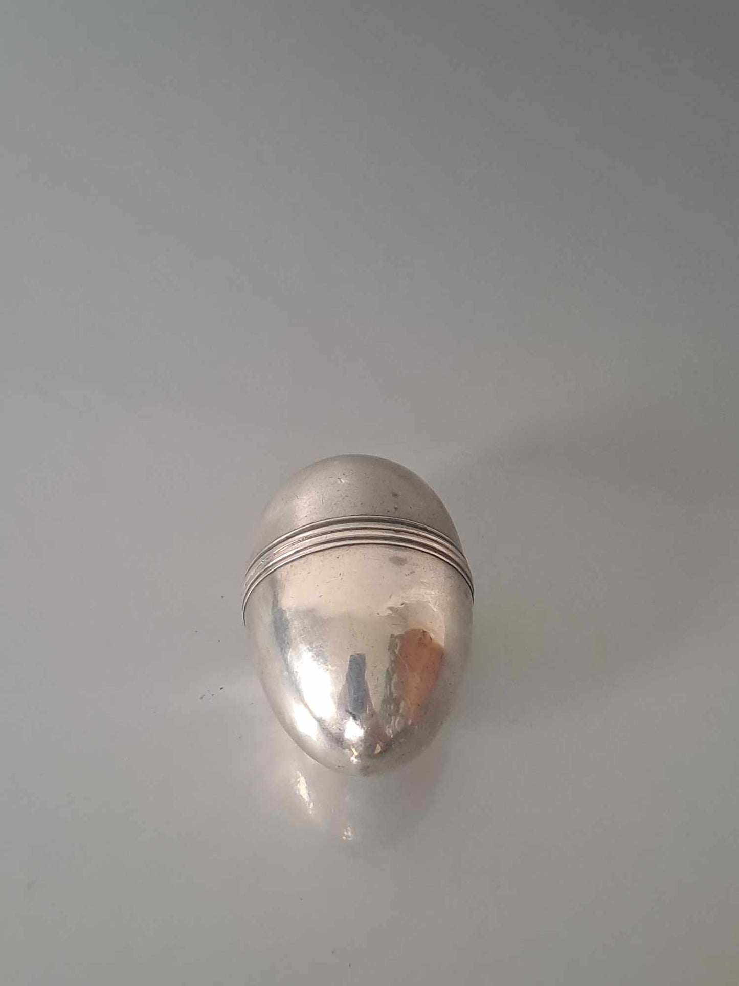 Georgian solid silver egg shaped nutmeg grater. Samuel Meriton.