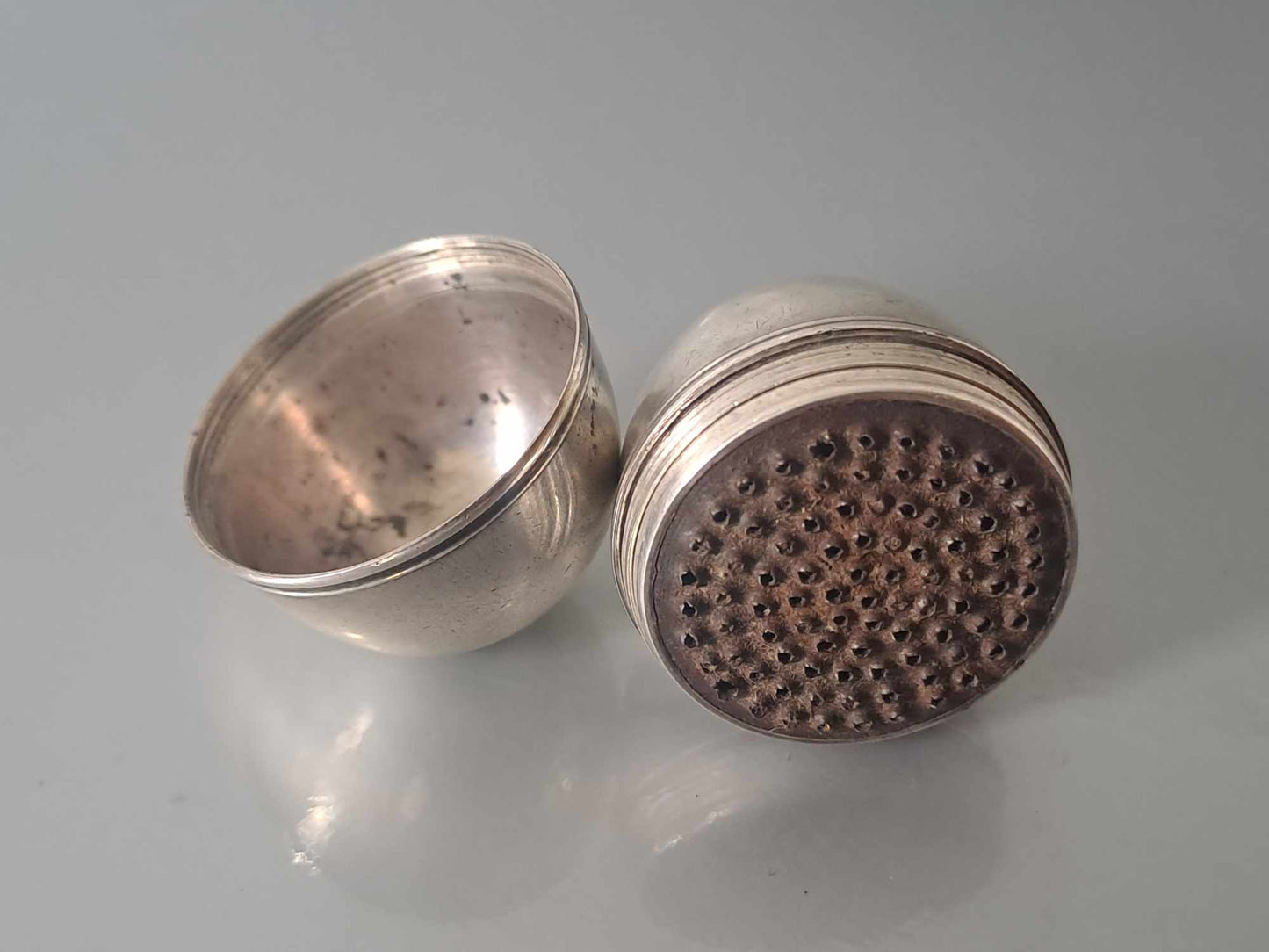 Georgian solid silver egg shaped nutmeg grater. Samuel Meriton.