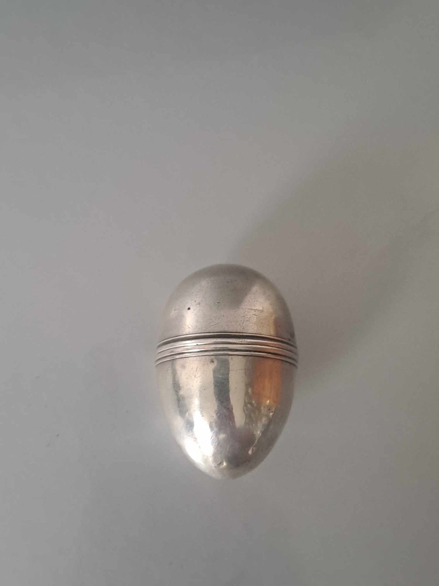 Georgian solid silver egg shaped nutmeg grater. Samuel Meriton.