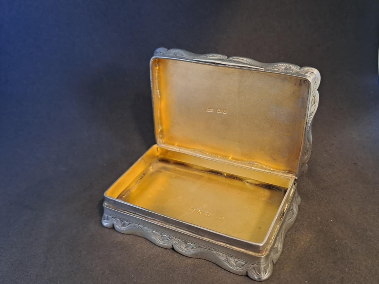 Solid Silver Snuff Box. Birmingham 1899. Rolason Brothers.