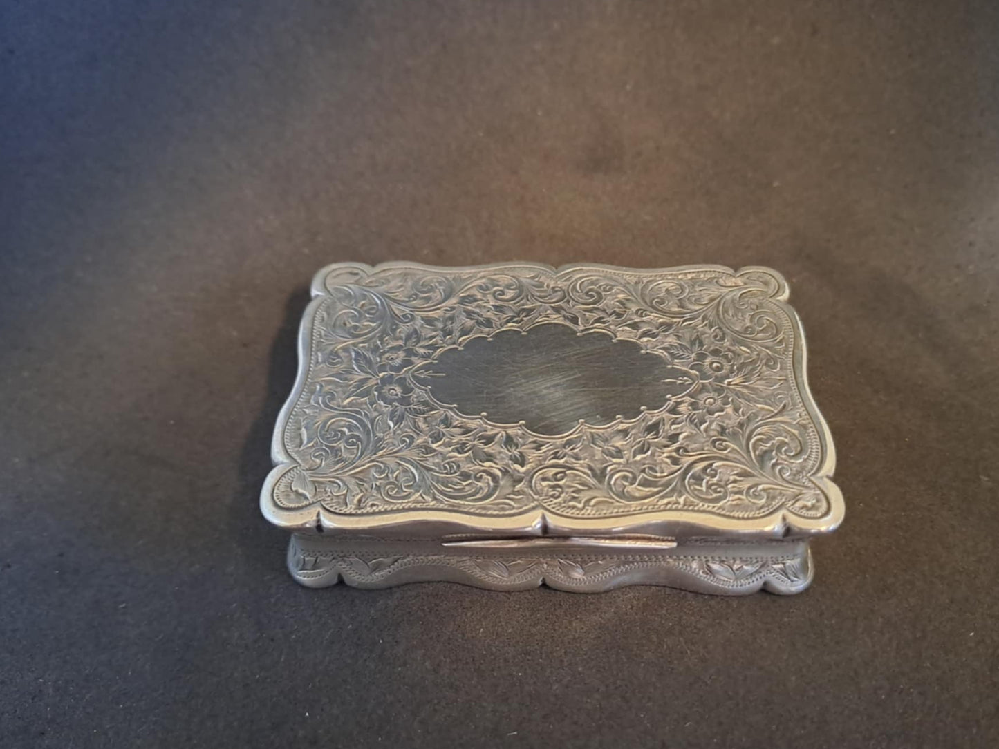 Solid Silver Snuff Box. Birmingham 1899. Rolason Brothers.