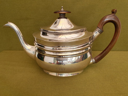 Georgian - Peter & William Bateman solid silver tea pot. London 1809.