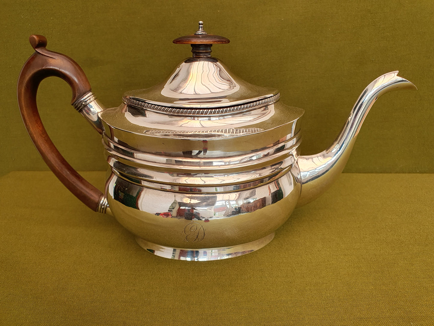 Georgian - Peter & William Bateman solid silver tea pot. London 1809.