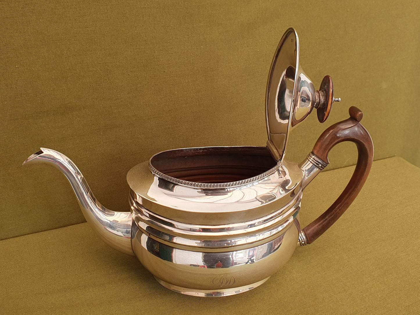 Georgian - Peter & William Bateman solid silver tea pot. London 1809.