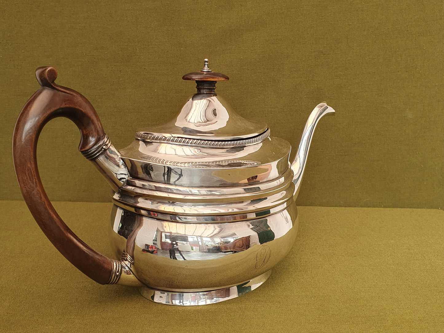 Georgian - Peter & William Bateman solid silver tea pot. London 1809.