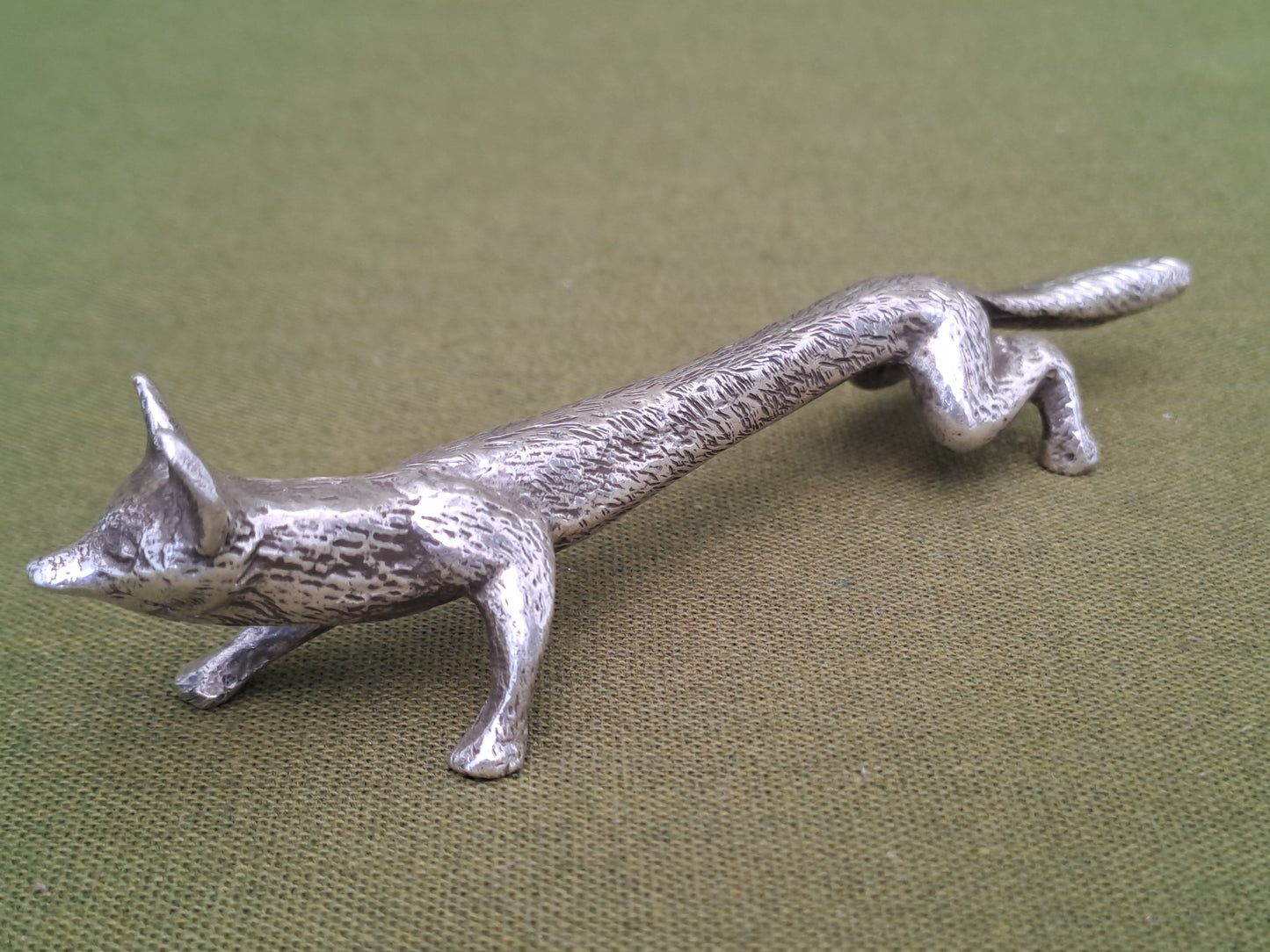 Solid silver fox knife rests