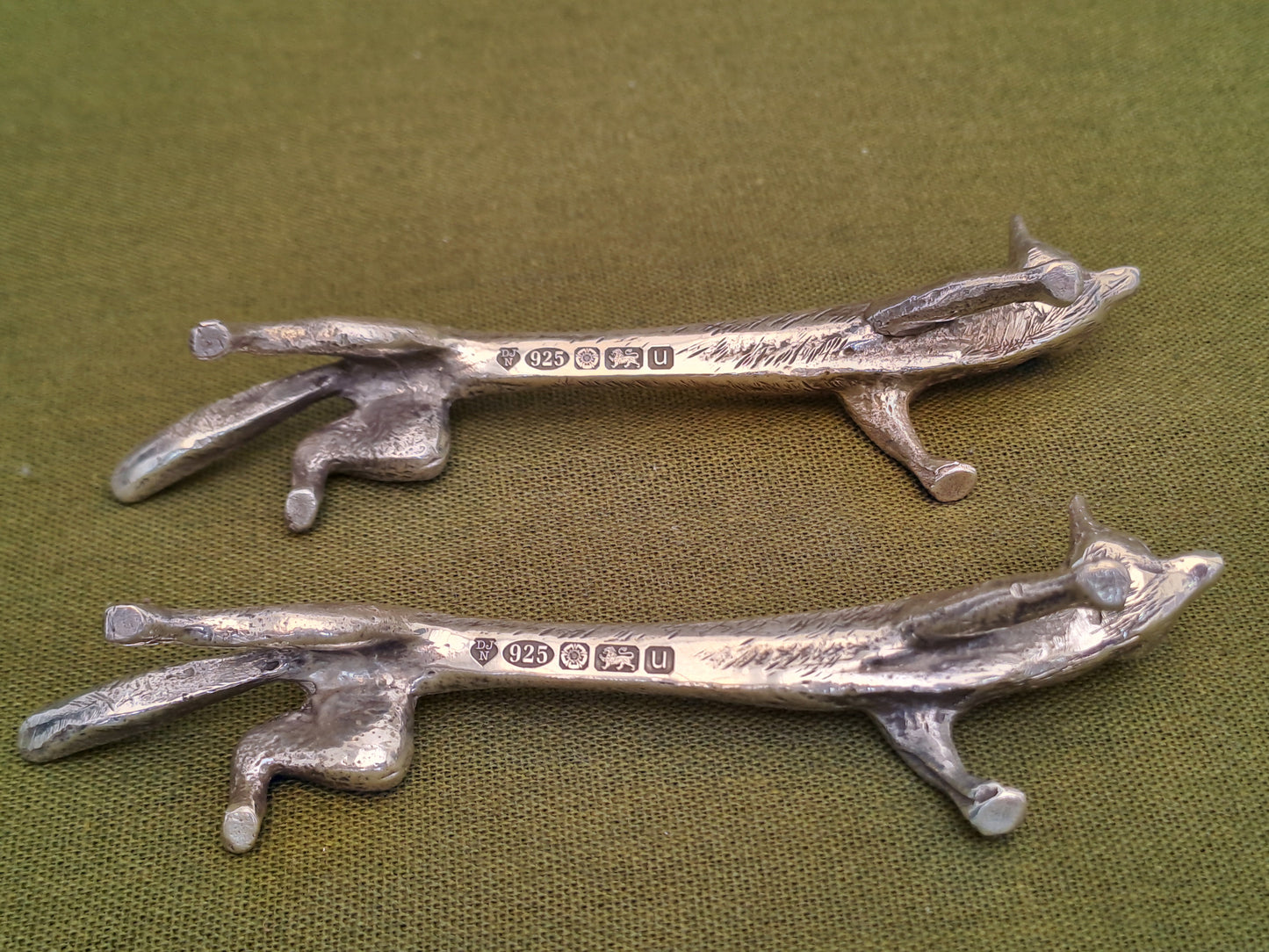 Solid silver fox knife rests