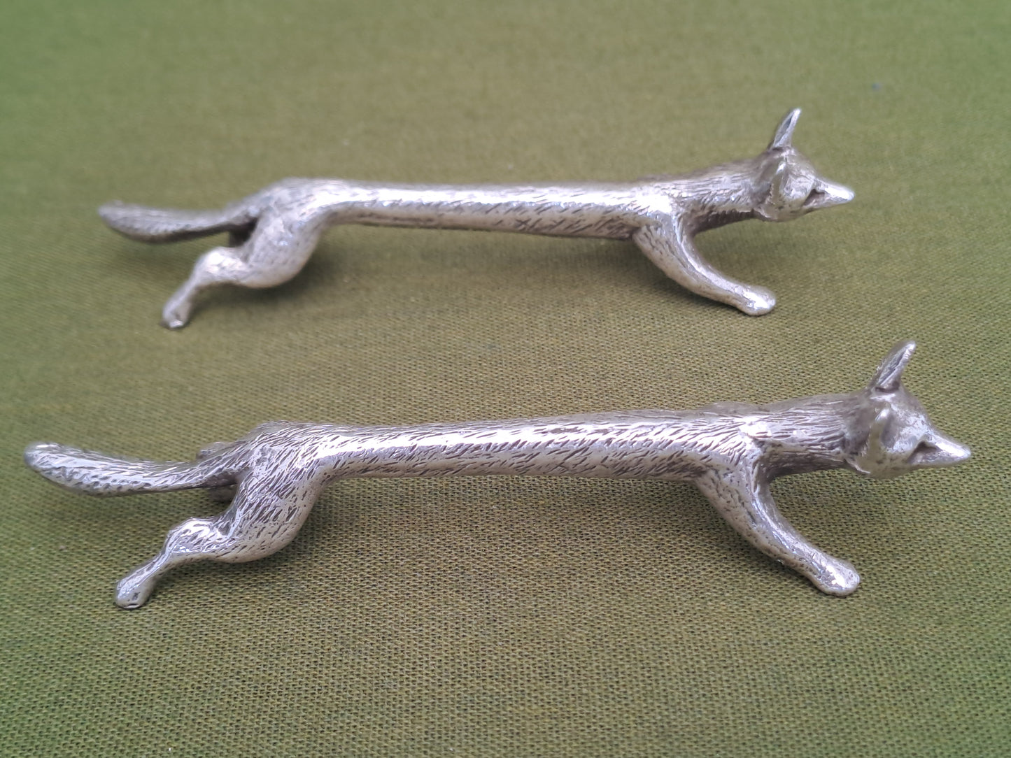 Solid silver fox knife rests