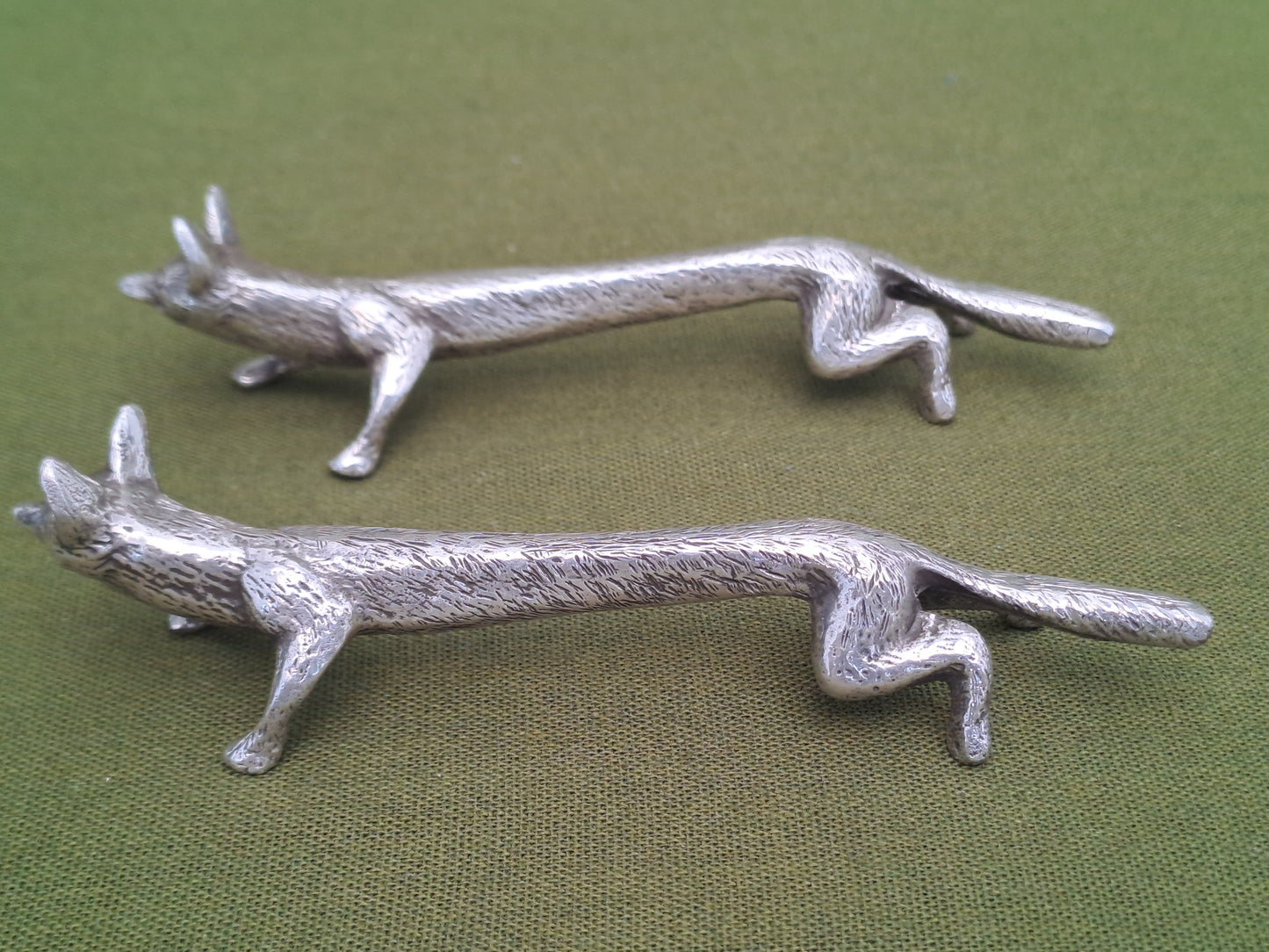 Solid silver fox knife rests