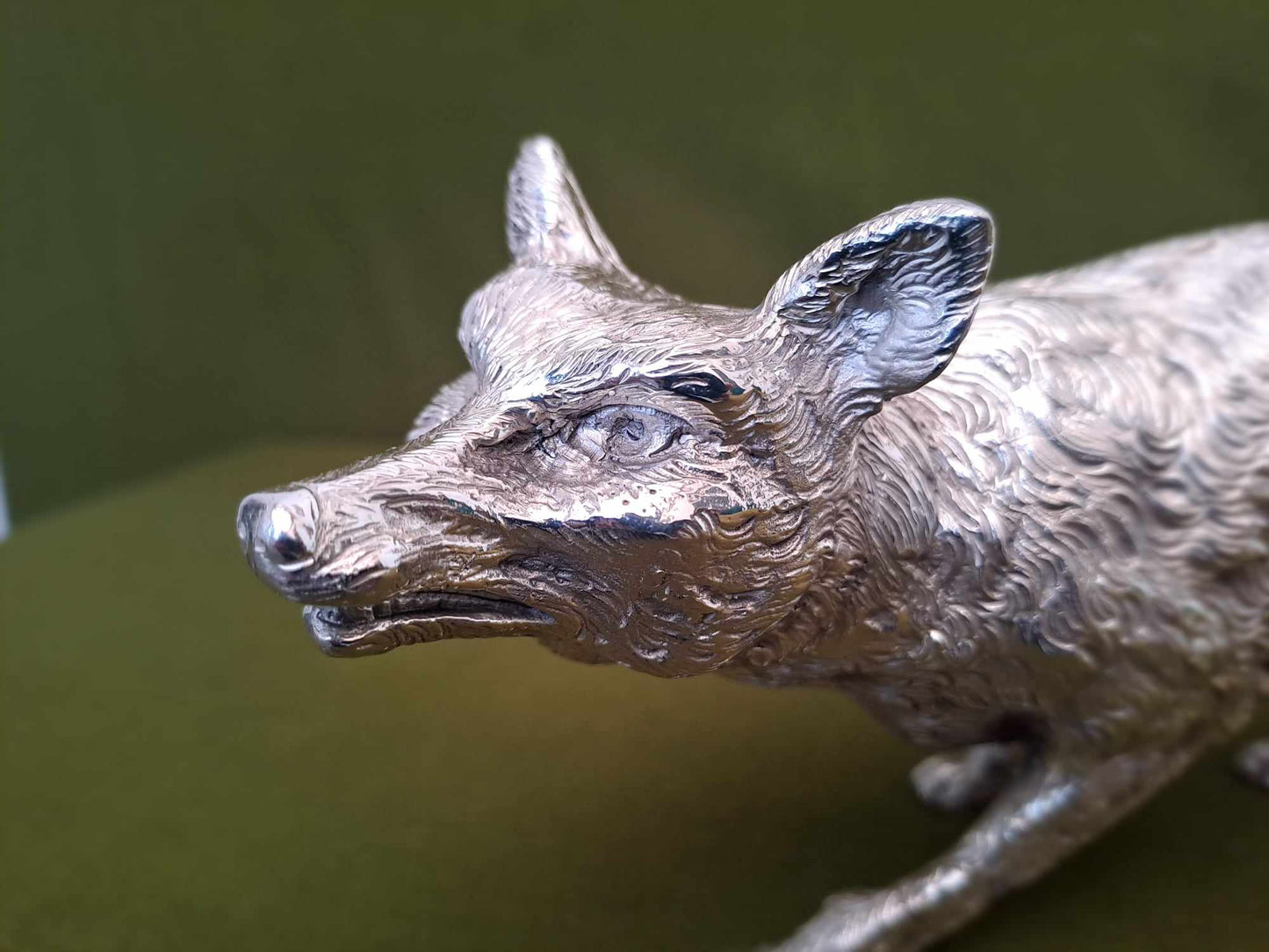 Solid silver fox. Cast, with fine hand chased detail. 32CM long. 1.35 KG