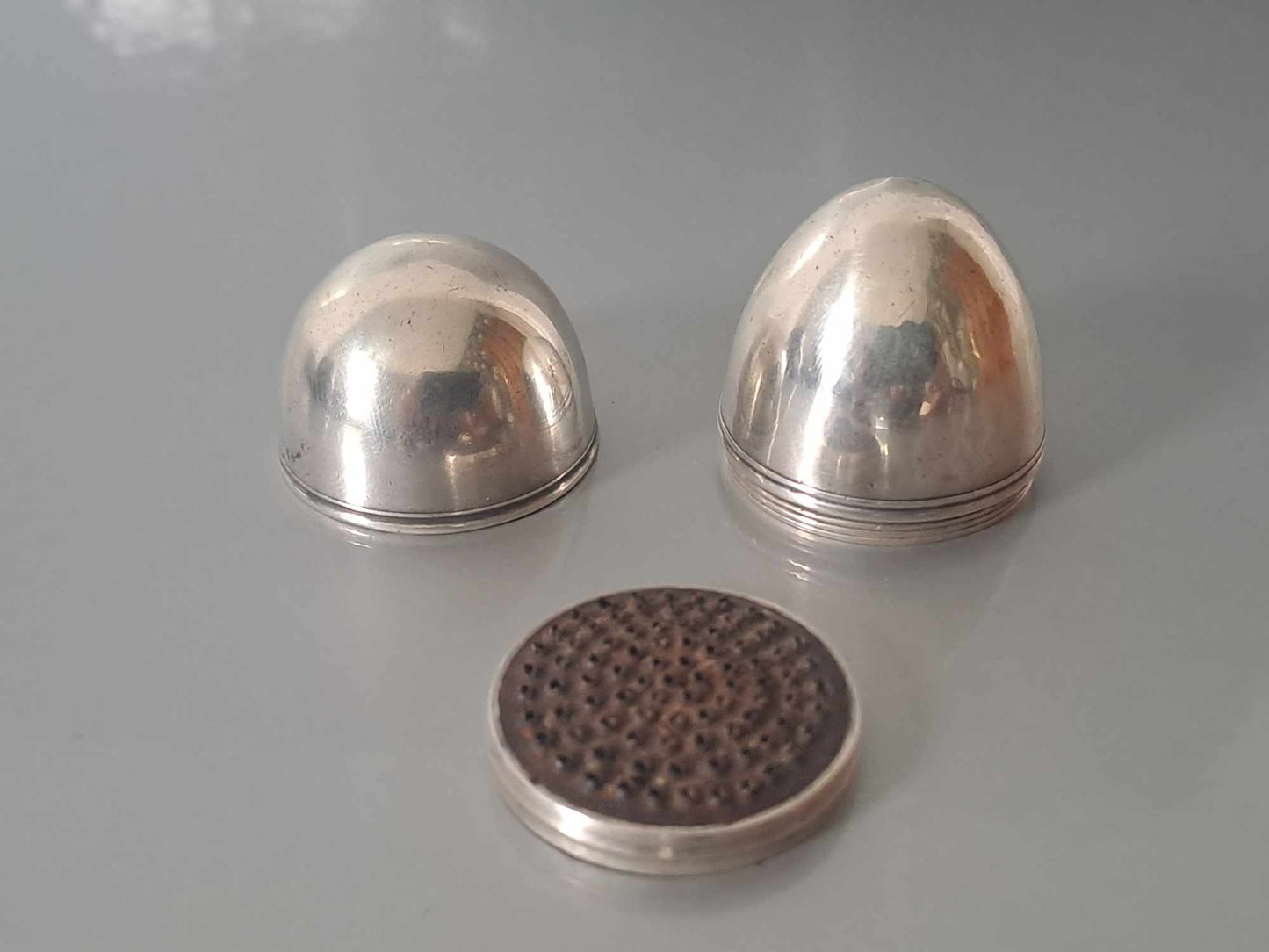Georgian solid silver egg shaped nutmeg grater. Samuel Meriton.