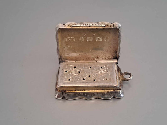 Solid Silver Vinaigrette. Birmingham 1891 by Robert Mitchell.