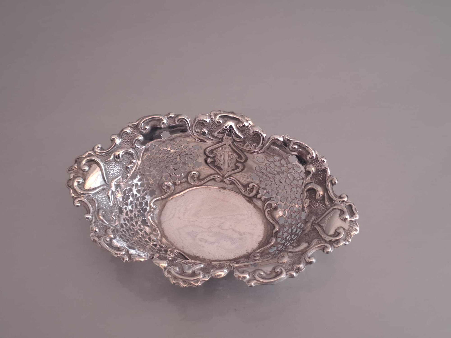 Solid silver sweet/bon bon dish. Mappin & Webb. Birmingham 1902.