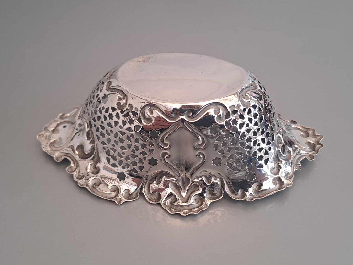 Solid silver sweet/bon bon dish. Mappin & Webb. Birmingham 1902.