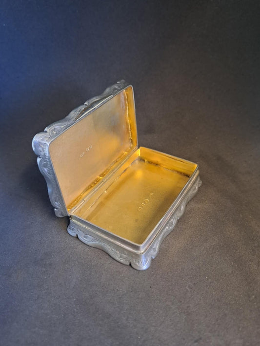 Solid Silver Snuff Box. Birmingham 1899. Rolason Brothers.