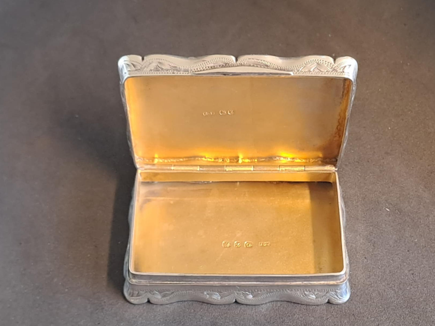 Solid Silver Snuff Box. Birmingham 1899. Rolason Brothers.